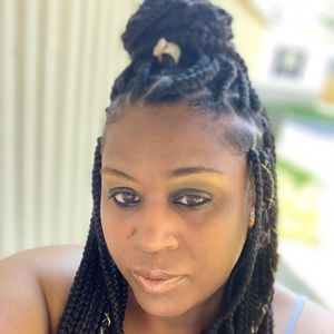 Meet your Posher, Ebony